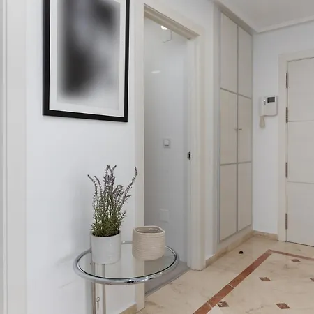 Two Bedrooms Avenida Del Mar Apartment *